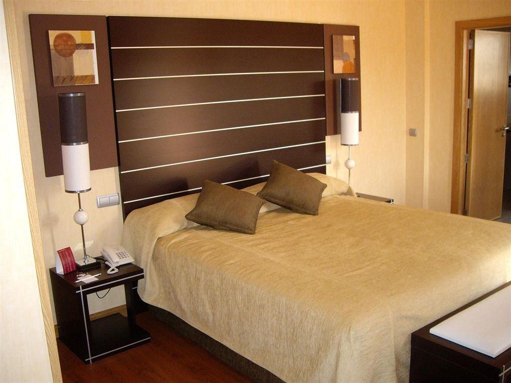 B&B Hotel Madrid Φουενλαμπράδα Δωμάτιο φωτογραφία
