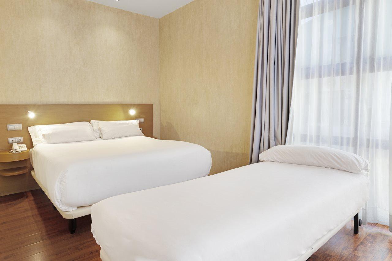 B&B Hotel Madrid Φουενλαμπράδα Εξωτερικό φωτογραφία